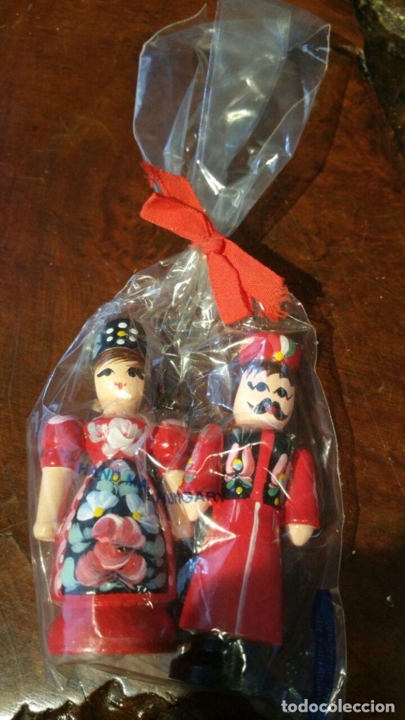 Mu&ntilde;ecas modernas: DOS MU&Ntilde;EQUITOS DE MADERA HUNGAROS - Foto 1
