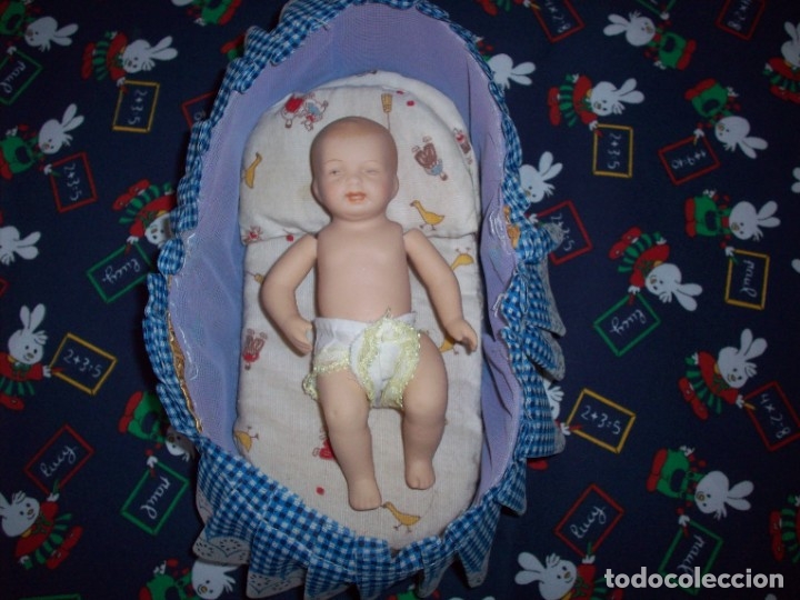 Mu&ntilde;ecas modernas: bebe porcelana con cestito - Foto 1