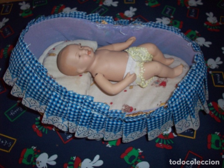 Mu&ntilde;ecas modernas: bebe porcelana con cestito - Foto 2