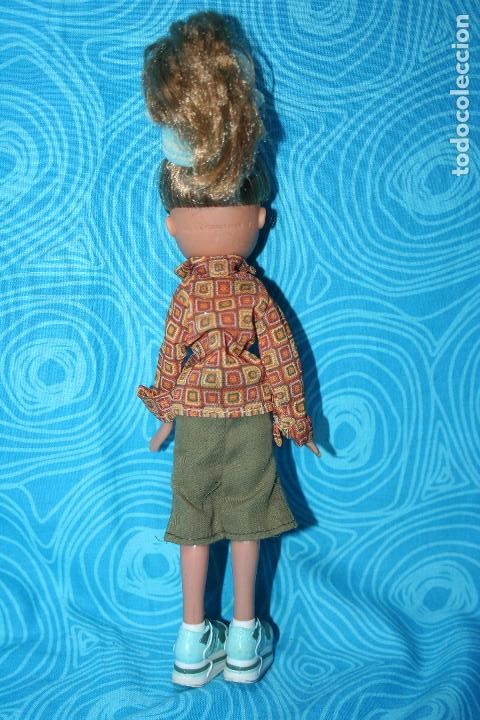 Mu&ntilde;ecas modernas: MU&Ntilde;ECA BRATZ 2001 - Foto 3