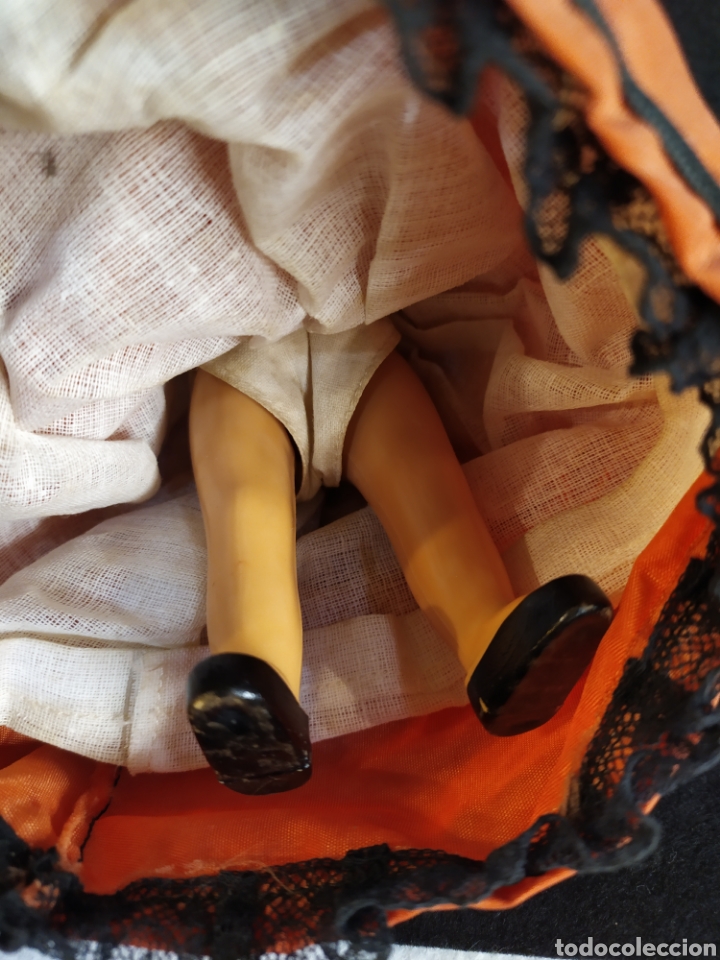 Mu&ntilde;ecas modernas: Mu&ntilde;eca de celuloide, vestido de epoca. Ojos durmientes. - Foto 4