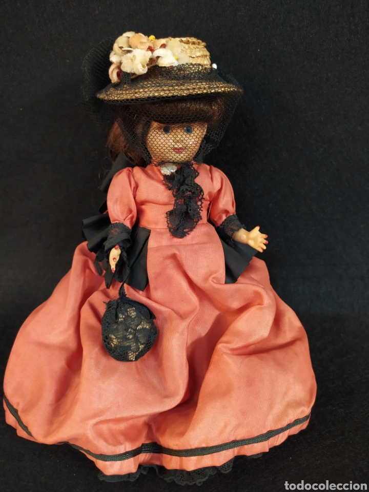 Mu&ntilde;ecas modernas: Mu&ntilde;eca de celuloide, vestido de epoca. Ojos durmientes. - Foto 1