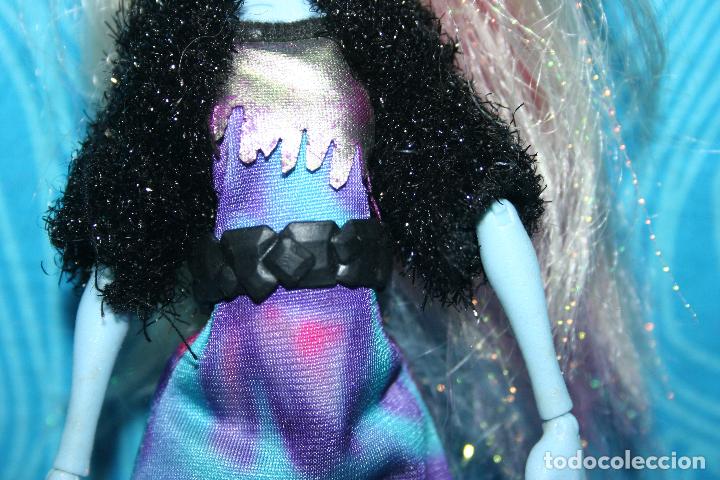 Mu&ntilde;ecas modernas: MU&Ntilde;ECA MONSTER HIGH ABBEY BOMINABLE 2010 - Foto 3