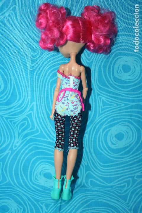 Mu&ntilde;ecas modernas: MU&Ntilde;ECA MONSTER HIGH 2011 - Foto 3