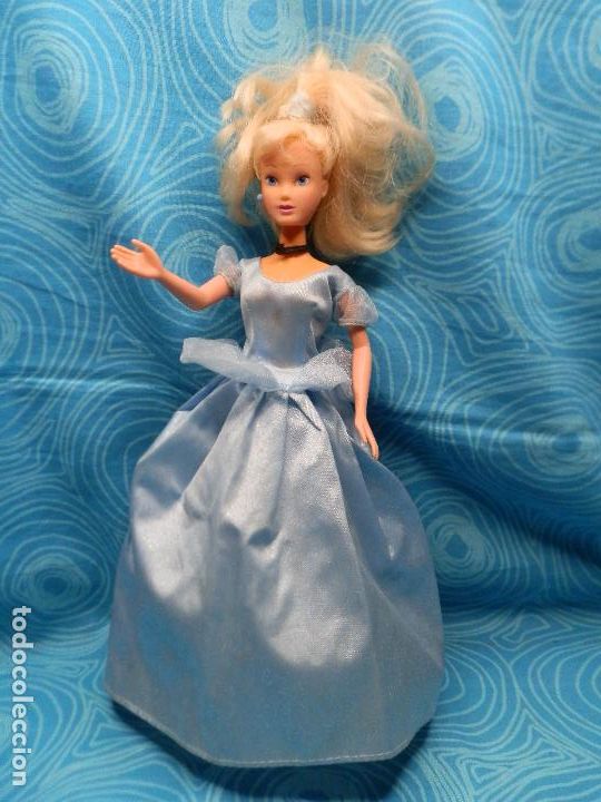Mu&ntilde;ecas modernas: MU&Ntilde;ECA CENICIENTA DISNEY SIMBA - Foto 2