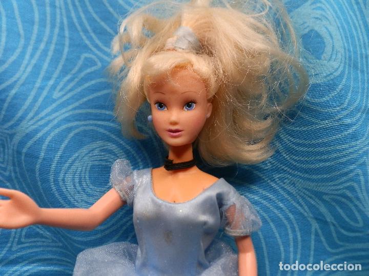 Mu&ntilde;ecas modernas: MU&Ntilde;ECA CENICIENTA DISNEY SIMBA - Foto 1