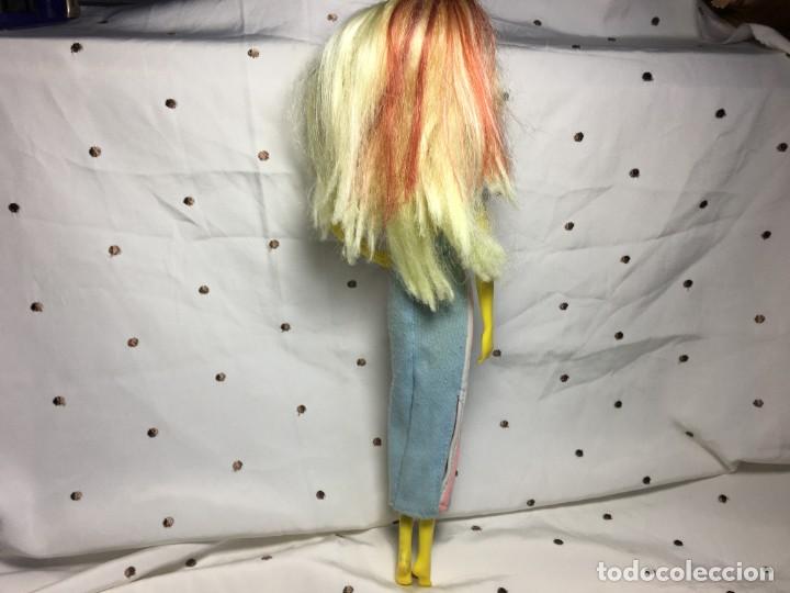 Mu&ntilde;ecas modernas: BONITA MU&Ntilde;ECA AMARILLA SIN CLASIFICAR - Foto 3