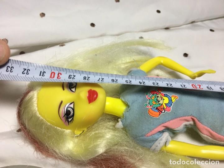 Mu&ntilde;ecas modernas: BONITA MU&Ntilde;ECA AMARILLA SIN CLASIFICAR - Foto 4