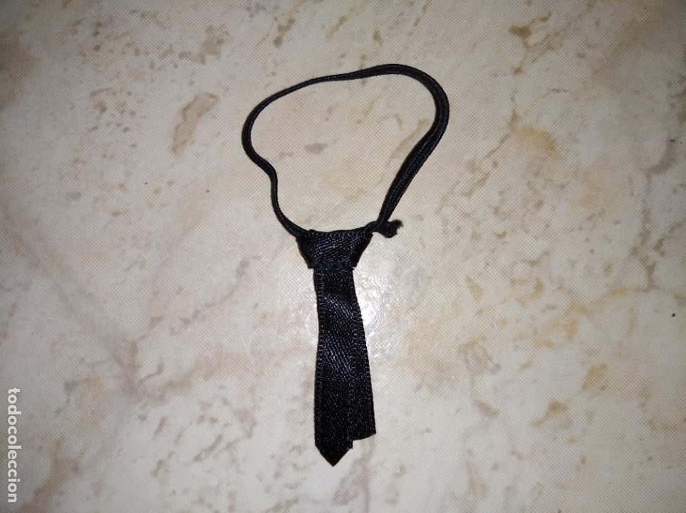 Mu&ntilde;ecas modernas: Corbata de mu&ntilde;eco monster high - Foto 2