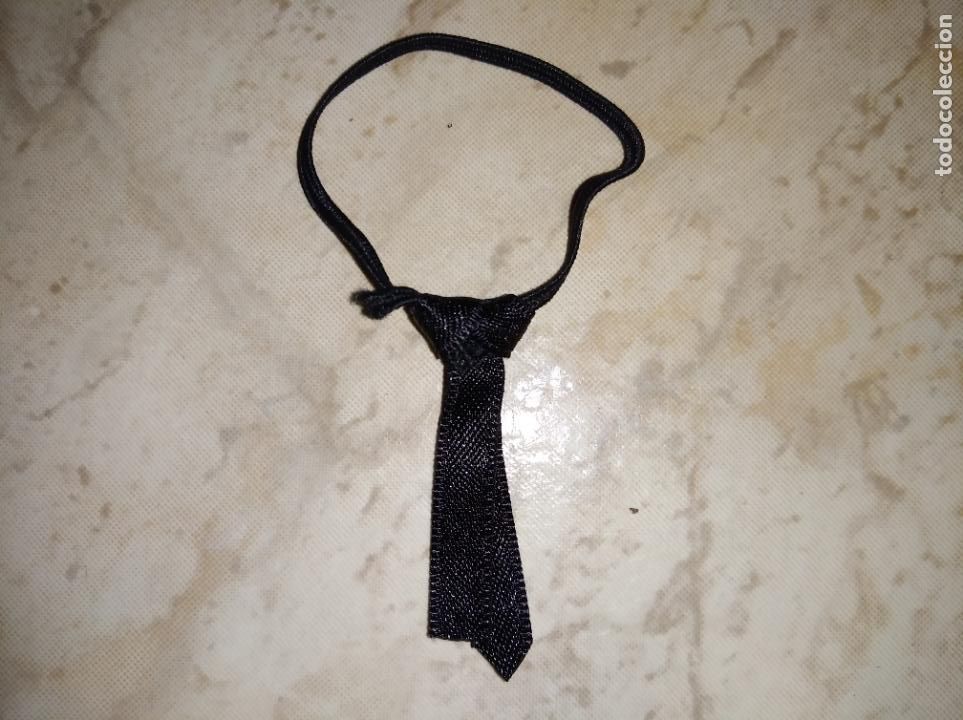 Mu&ntilde;ecas modernas: Corbata de mu&ntilde;eco monster high - Foto 1