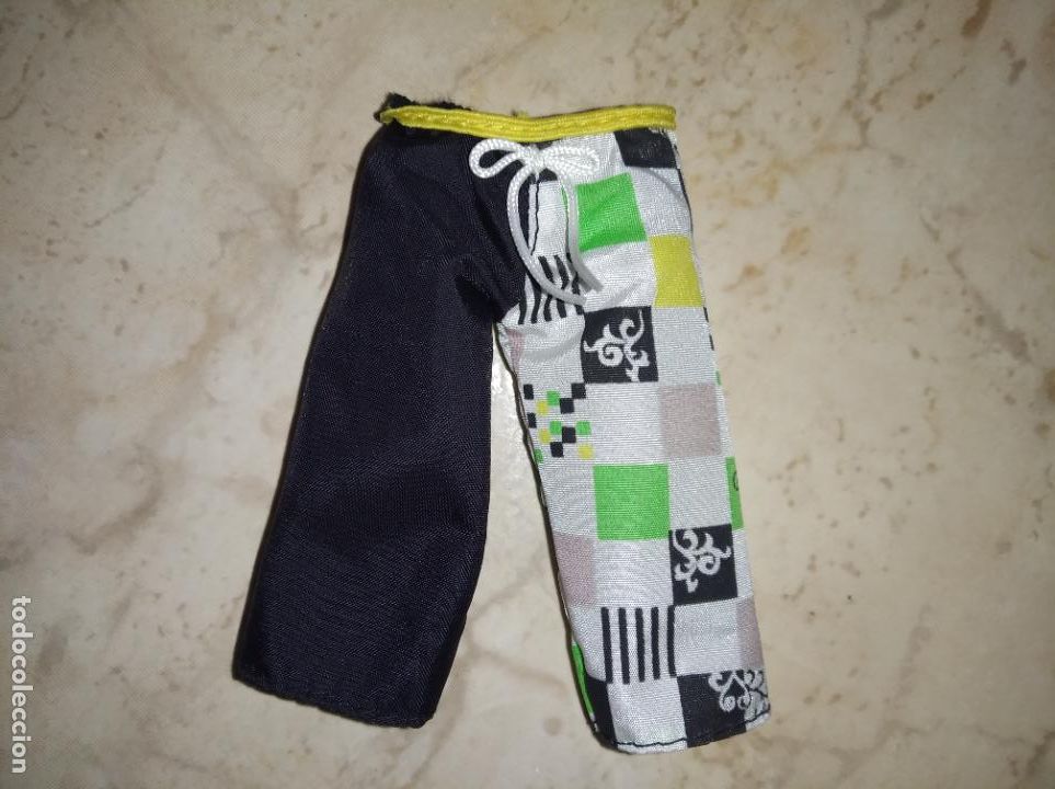 Mu&ntilde;ecas modernas: Pantal&oacute;n de mu&ntilde;eco Monster high - Foto 1