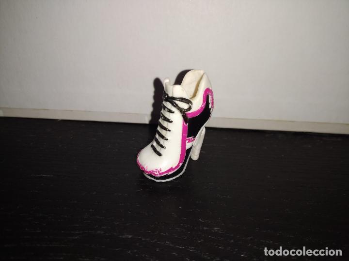 Mu&ntilde;ecas modernas: Zapato de mu&ntilde;eca Monster high - Foto 4