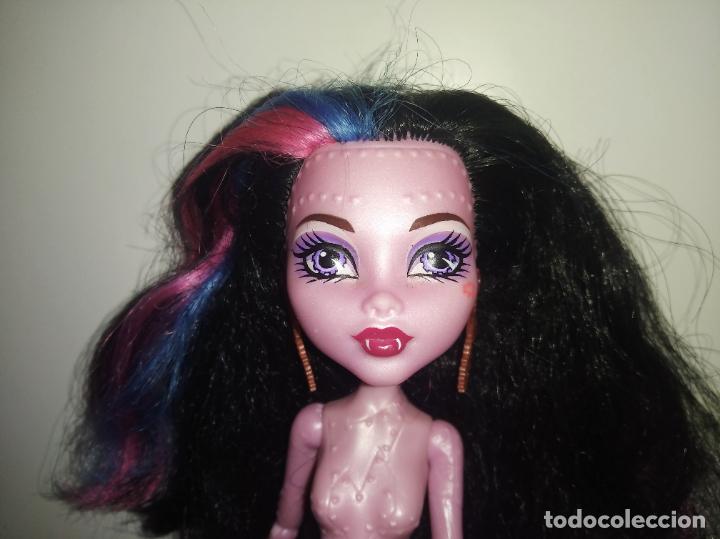 Mu&ntilde;ecas modernas: Mu&ntilde;eca Monster high Dracubecca Freaky Fusions - Foto 1