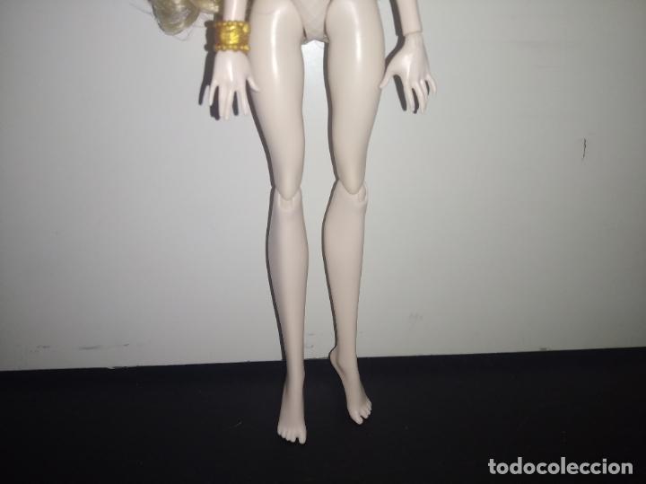 Mu&ntilde;ecas modernas: Mu&ntilde;eca ever after high - Foto 3