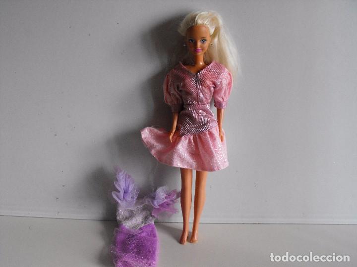 Mu&ntilde;ecas modernas: SINDY de Hasbro. Mu&ntilde;eca y 2 vestidos. - Foto 1