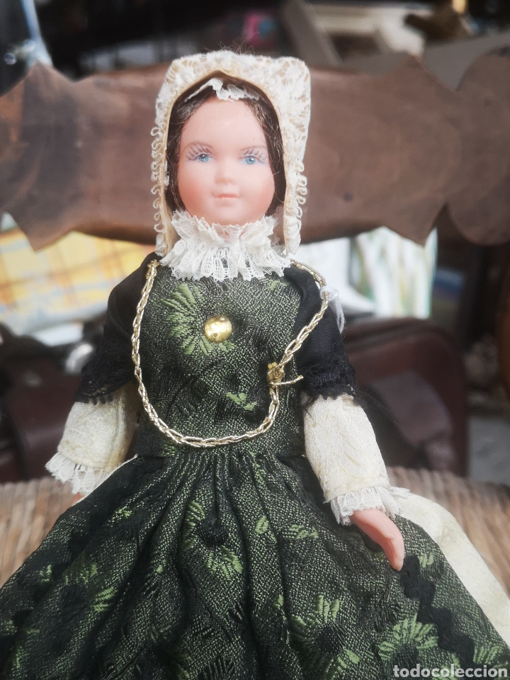 Mu&ntilde;ecas modernas: Mu&ntilde;eca traje tradicional 22 cm - Foto 2