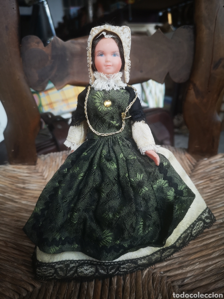 Mu&ntilde;ecas modernas: Mu&ntilde;eca traje tradicional 22 cm - Foto 1
