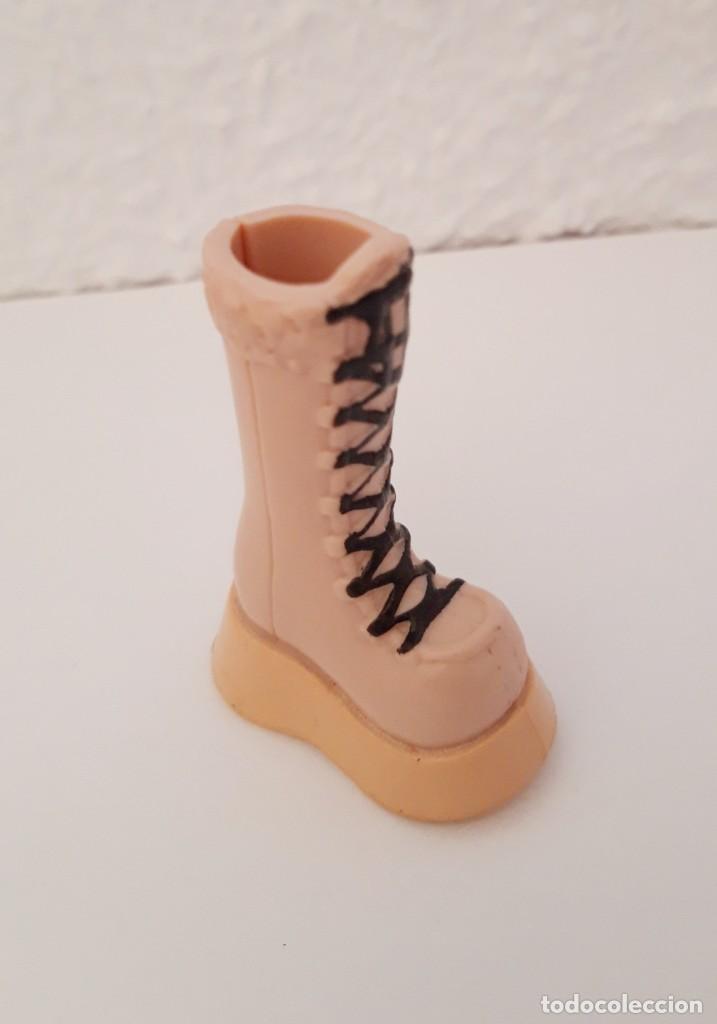 Mu&ntilde;ecas modernas: Bota Desparejada My Scene - Foto 1
