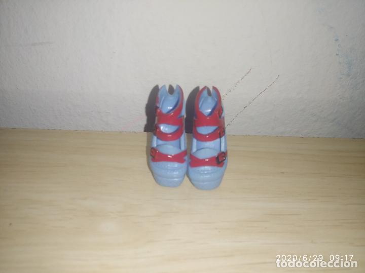 Mu&ntilde;ecas modernas: Zapatos de mu&ntilde;eca Monster high - Foto 2
