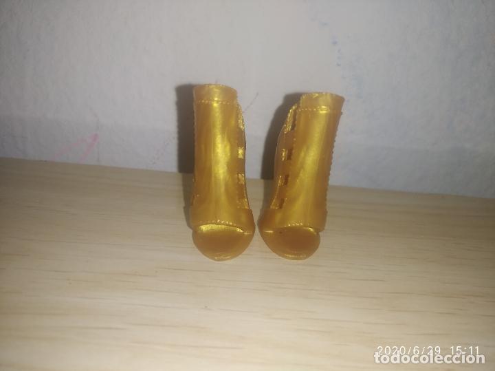 Mu&ntilde;ecas modernas: Zapatos de mu&ntilde;eca Monster high - Foto 2