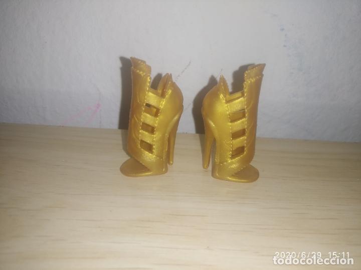 Mu&ntilde;ecas modernas: Zapatos de mu&ntilde;eca Monster high - Foto 1