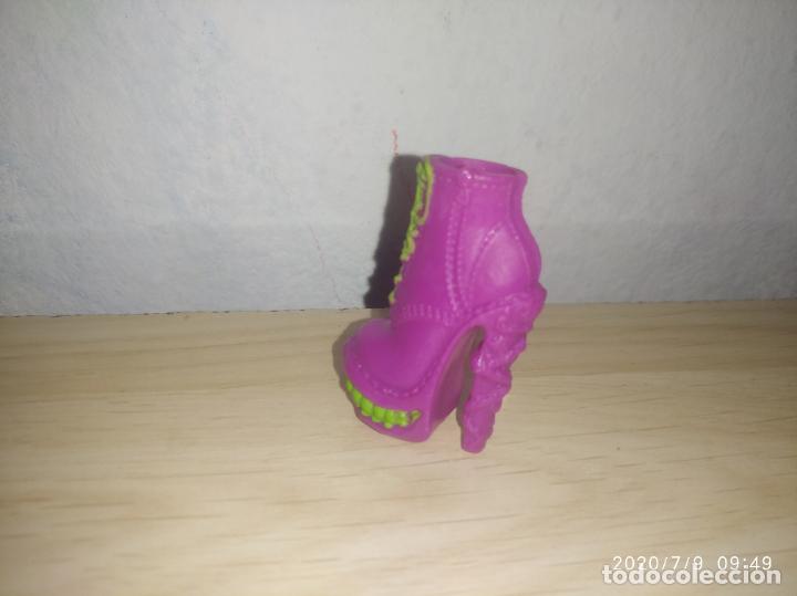 Mu&ntilde;ecas modernas: Zapato izquierdo de mu&ntilde;eca Monster high - Foto 3