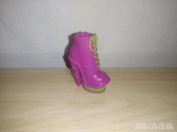 Mu&ntilde;ecas modernas: Zapato izquierdo de mu&ntilde;eca Monster high - Foto 1