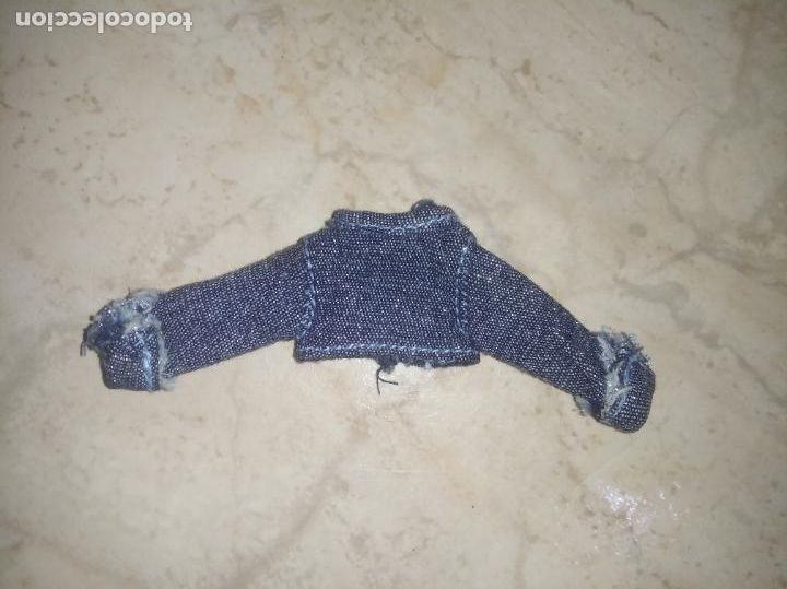 Mu&ntilde;ecas modernas: Chaqueta de mu&ntilde;eca bratz - Foto 2