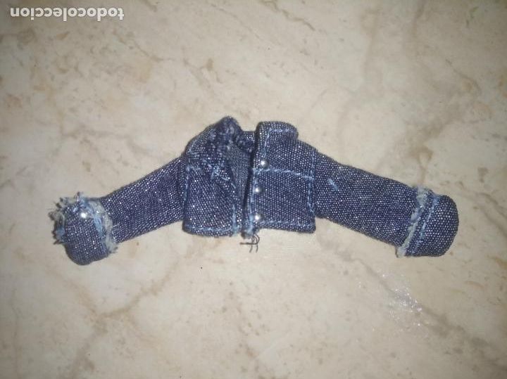 Mu&ntilde;ecas modernas: Chaqueta de mu&ntilde;eca bratz - Foto 1