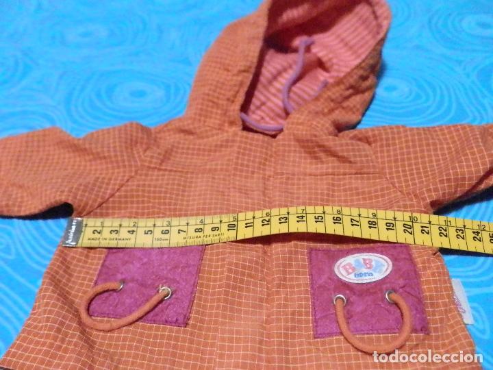 Mu&ntilde;ecas modernas: CHAQUETA CON CAPUCHA ORIGINAL BABYN BORN - Foto 2