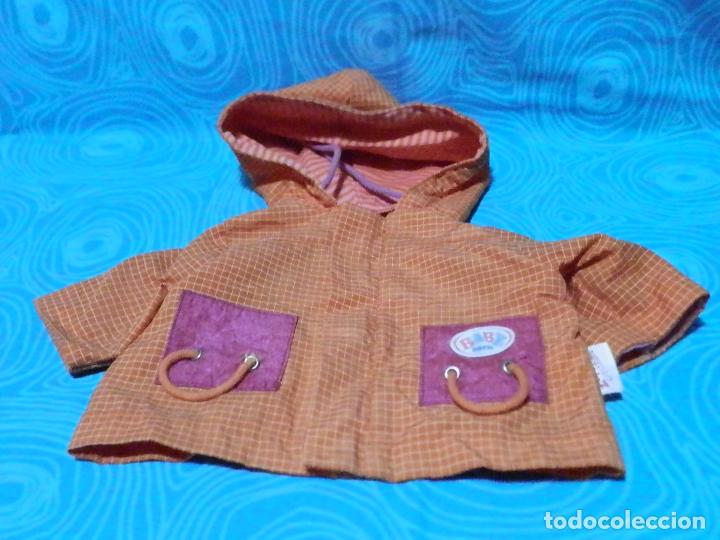 Mu&ntilde;ecas modernas: CHAQUETA CON CAPUCHA ORIGINAL BABYN BORN - Foto 1