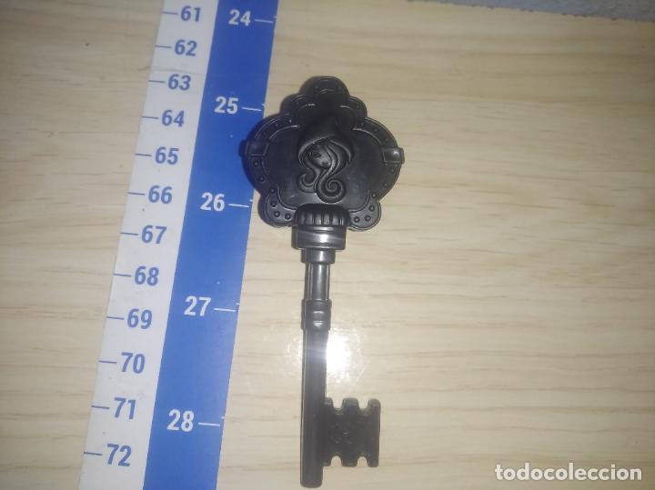 Mu&ntilde;ecas modernas: Peine llave de mu&ntilde;eca Monster high - Foto 2