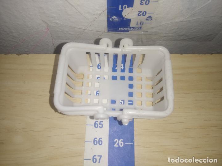 Mu&ntilde;ecas modernas: Cesta para mu&ntilde;eca maniqui - Foto 2