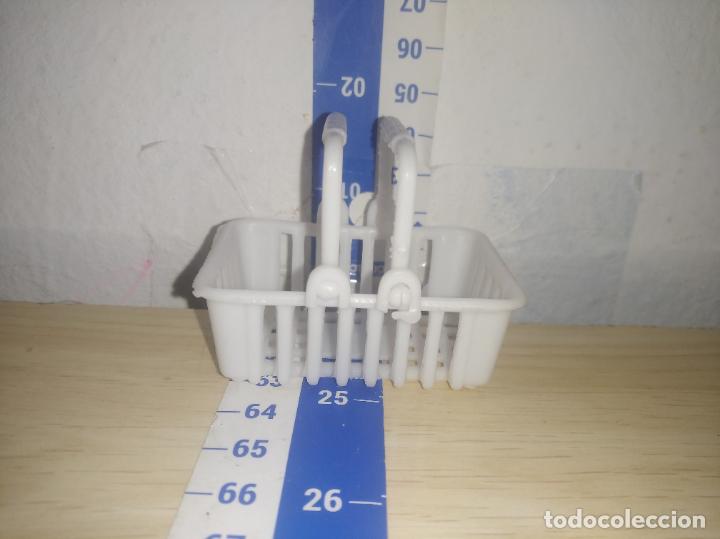 Mu&ntilde;ecas modernas: Cesta para mu&ntilde;eca maniqui - Foto 3