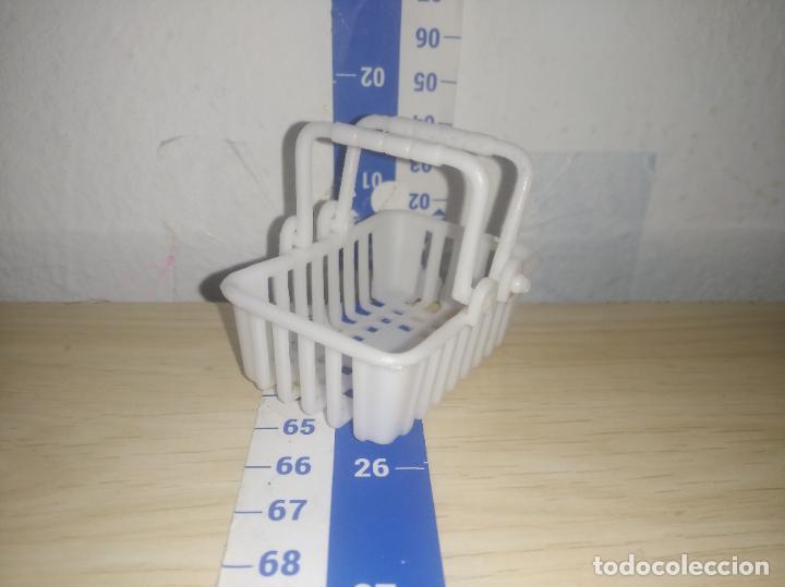 Mu&ntilde;ecas modernas: Cesta para mu&ntilde;eca maniqui - Foto 4
