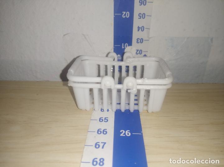 Mu&ntilde;ecas modernas: Cesta para mu&ntilde;eca maniqui - Foto 1
