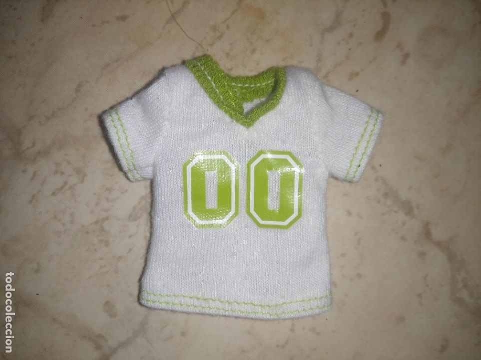 Mu&ntilde;ecas modernas: Camisa de mu&ntilde;eca bratz - Foto 1