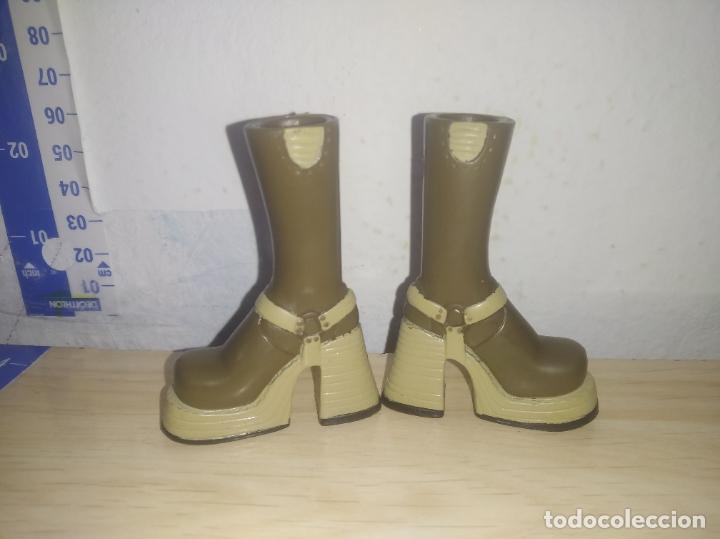 Mu&ntilde;ecas modernas: Zapatos botas de mu&ntilde;eca bratz - Foto 1
