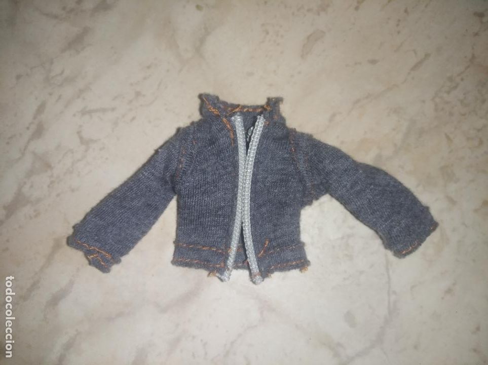 Mu&ntilde;ecas modernas: Chaqueta de mu&ntilde;eca bratz - Foto 1