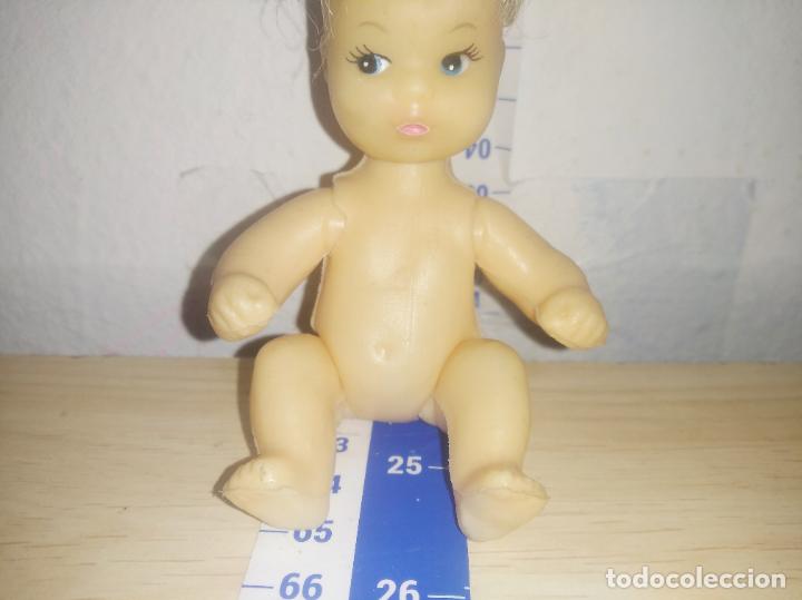 Mu&ntilde;ecas modernas: Peque&ntilde;a y antigua mu&ntilde;eca bebe - Foto 2