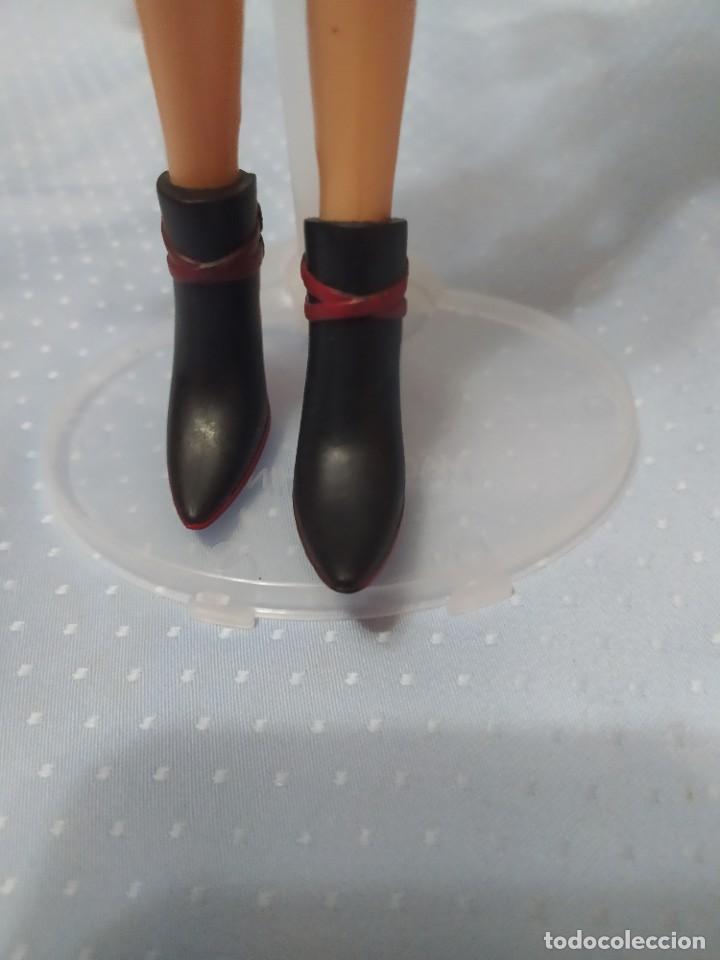 Mu&ntilde;ecas modernas: botas para bratz - Foto 2
