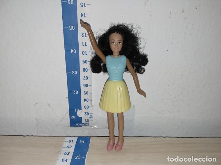 Mu&ntilde;ecas modernas: Mu&ntilde;eca morena Barbie burger King - Foto 2