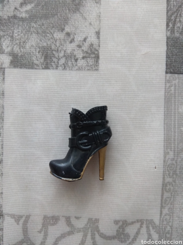 Mu&ntilde;ecas modernas: Bota de mu&ntilde;eca Bratz Catz Meygan - Foto 2