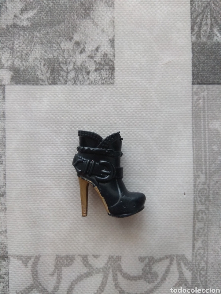 Mu&ntilde;ecas modernas: Bota de mu&ntilde;eca Bratz Catz Meygan - Foto 1