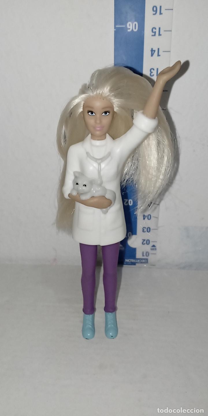 Mu&ntilde;ecas modernas: Mu&ntilde;eca morena Barbie burger King - Foto 2