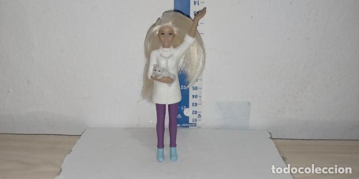 Mu&ntilde;ecas modernas: Mu&ntilde;eca morena Barbie burger King - Foto 1