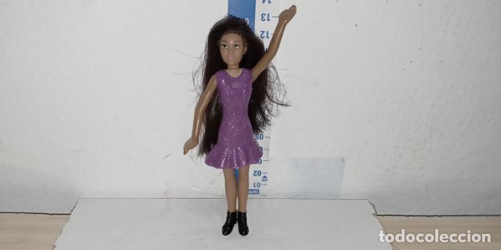 Mu&ntilde;ecas modernas: Mu&ntilde;eca morena Barbie burger King - Foto 1