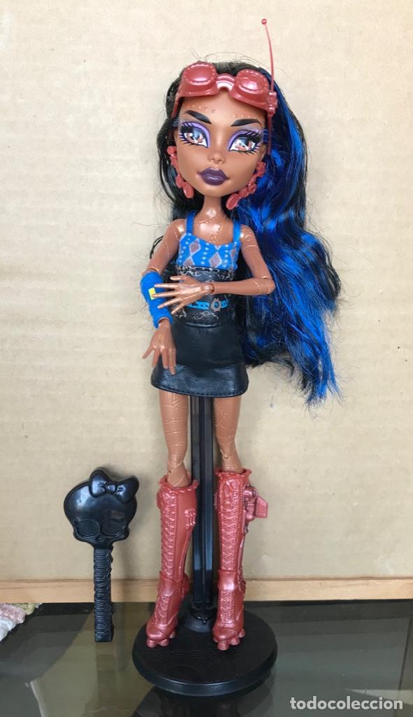 Mu&ntilde;ecas modernas: Mu&ntilde;eca Monster High Robecca - Foto 1