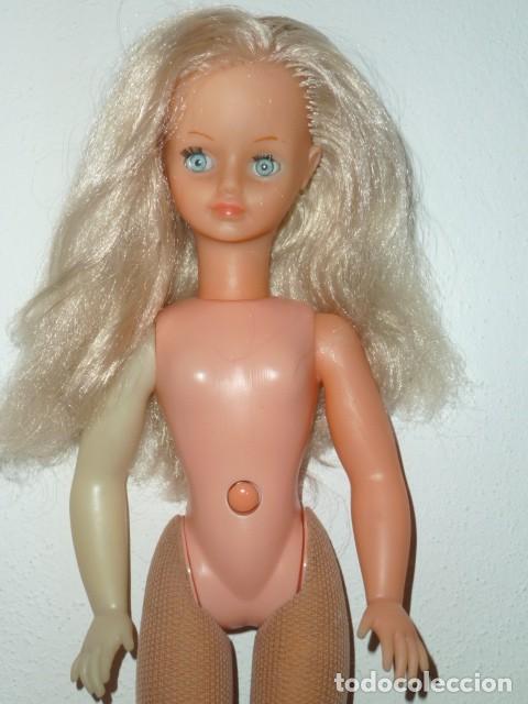Mu&ntilde;ecas modernas: Mu&ntilde;eca Cathie de Bella, piernas flexibles - Foto 2
