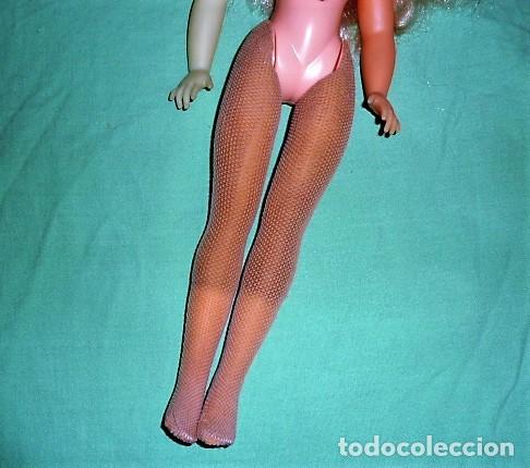 Mu&ntilde;ecas modernas: Mu&ntilde;eca Cathie de Bella, piernas flexibles - Foto 6